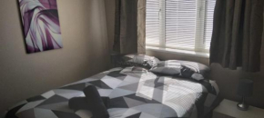 Colwyn Bay - House - Sleeps 10 - Parking